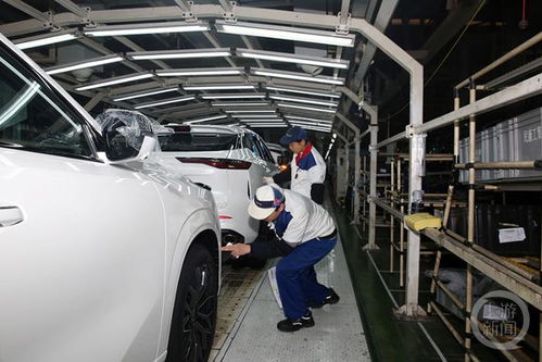 汽車(chē)工廠生產(chǎn)忙